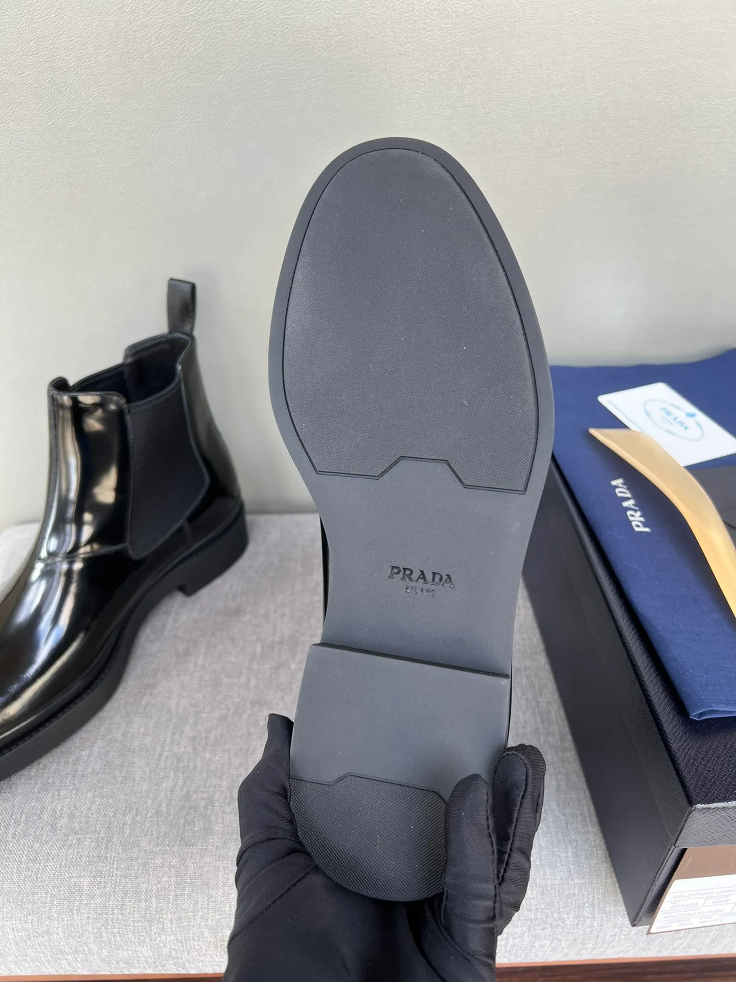 Batch of 1000💰Exclusive hot-selling new Prada Chelsea thick-soled men's shoes, naked boots, imported calf leather on the surface, cow leather on the lining, the outsole is made of private model TPU material, the frosted effect is consistent with the original version, 39-44 in stock (38, 45 custom-made, non-refundable)